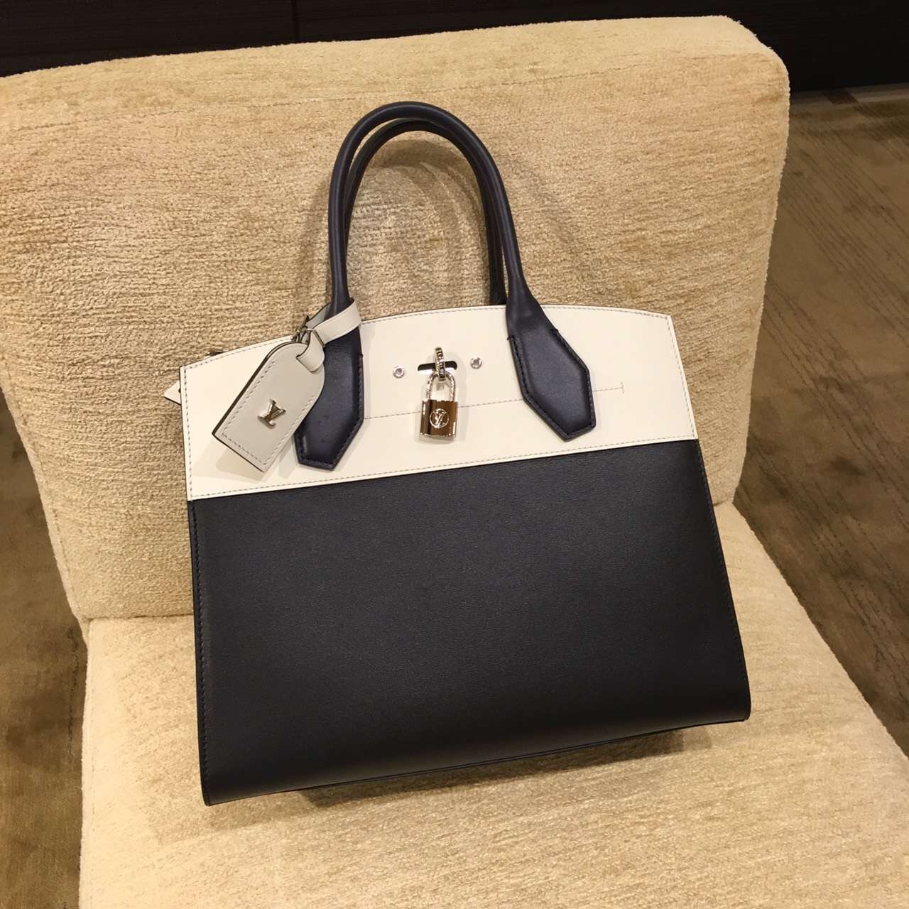 Authentic Louis Vuitton City Steamer MM Bag M43094 Noir Blanc